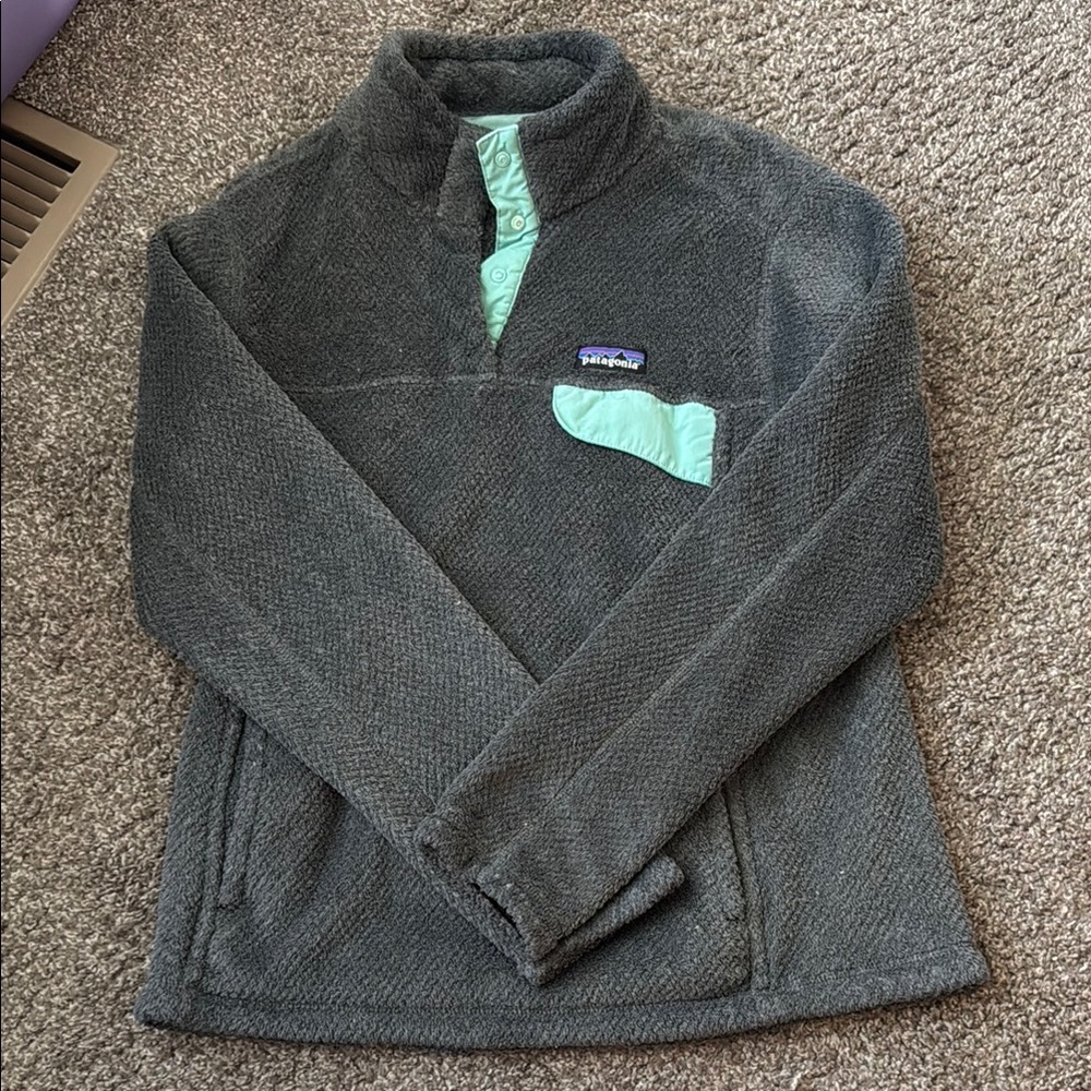Patagonia Charcoal and Aqua Fleece Pullover
